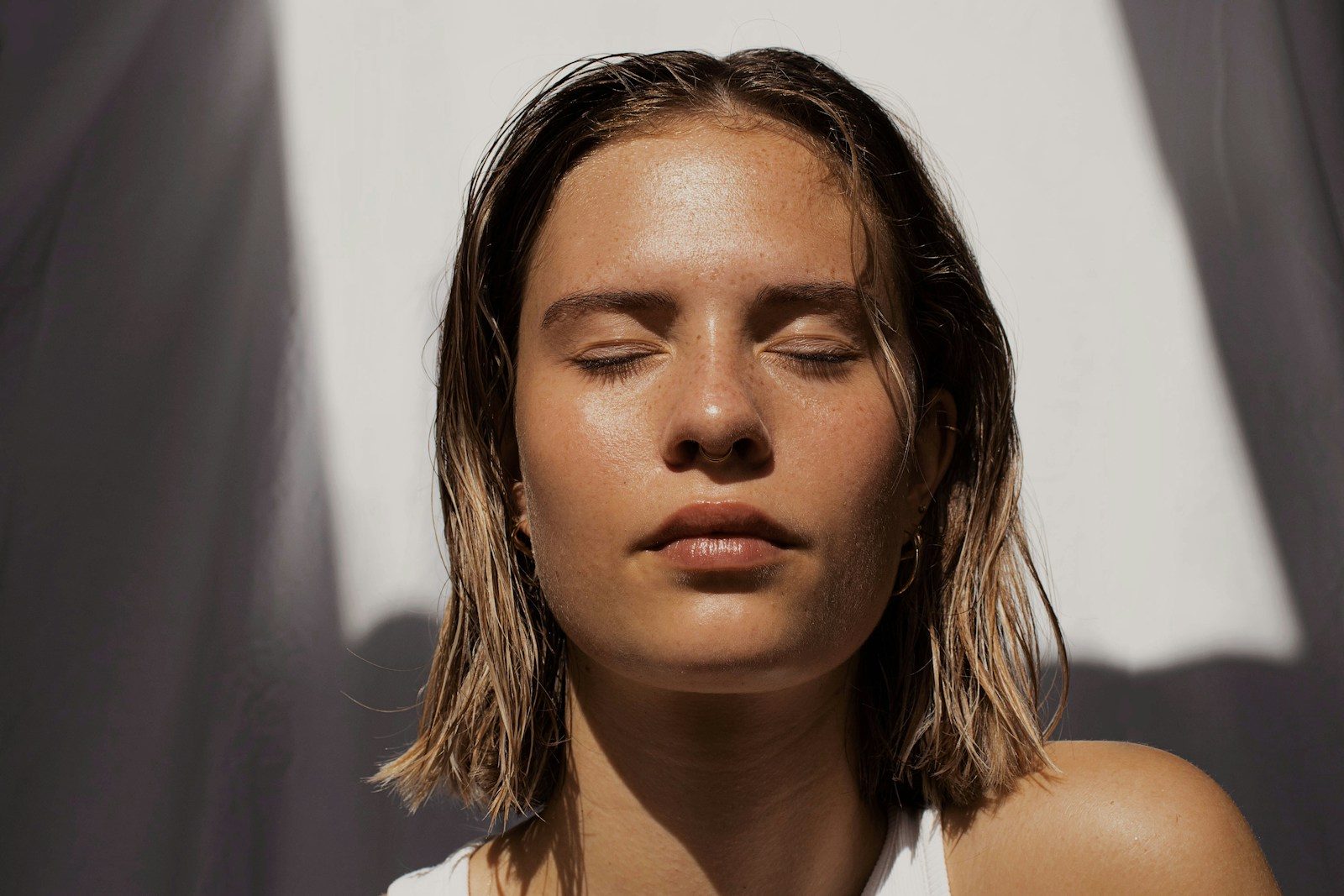 8 Common Everyday Habits That Can Make You Look Older