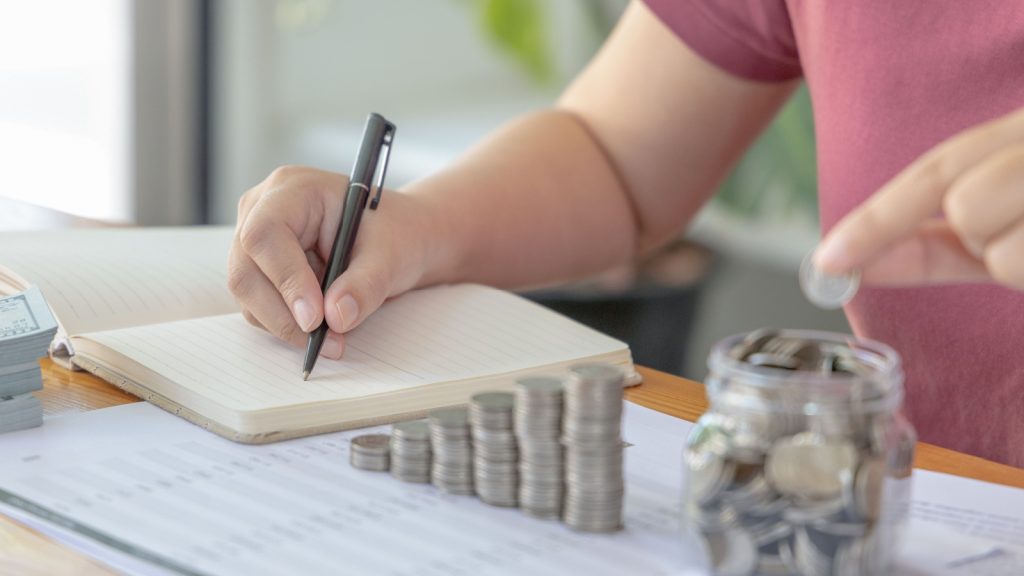 8 Money Habits That Help Build Long-Term Financial Growth