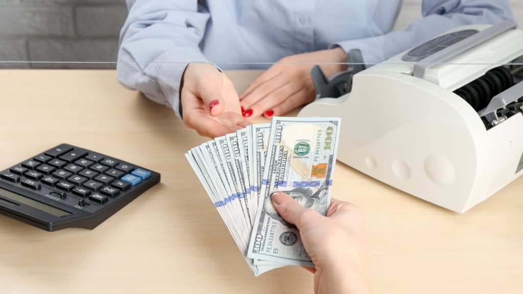 Thinking About Withdrawing a Large Amount of Cash? Read These 8 Smart Money Tips First