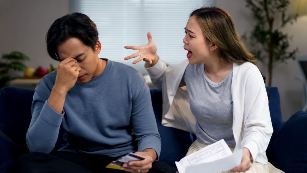 8 Everyday Money Habits That Quietly Keep People Broke