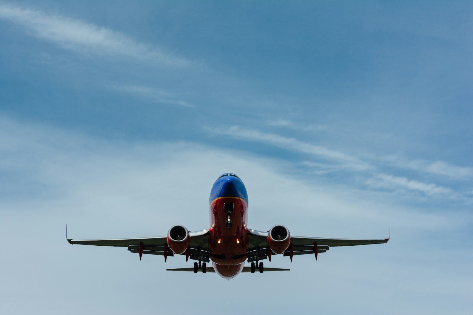 9 Easy Tricks to Cut Hundreds Off International Flight Costs
