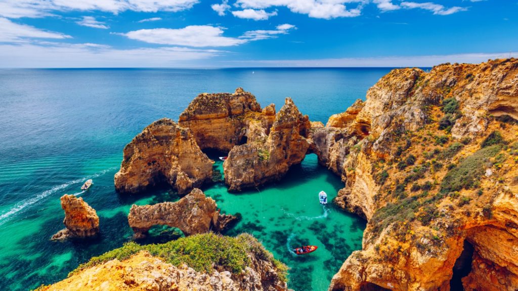 8 Smart Ways to Enjoy Portugal’s Algarve Without Overspending